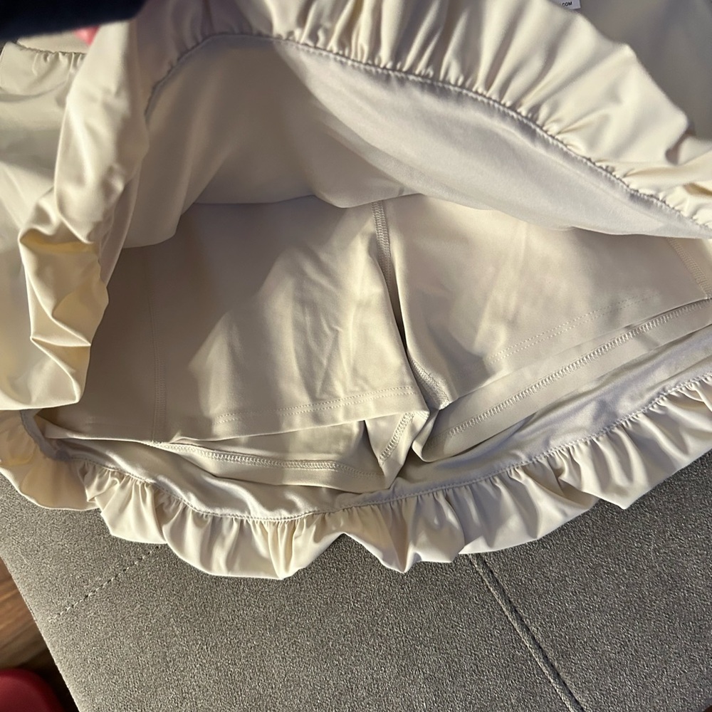 Old Navy Women's Black and Cream Skorts bubble hem - Picture 4 of 6